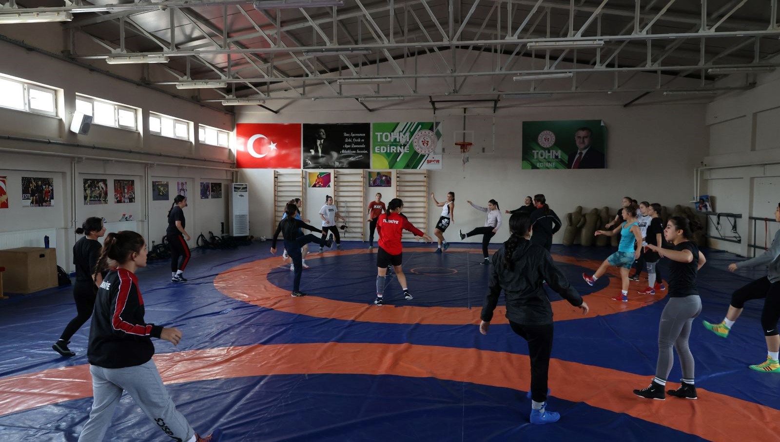 kosavali kadin guresciler edirnede kamp yapiyor 8cirQuQN