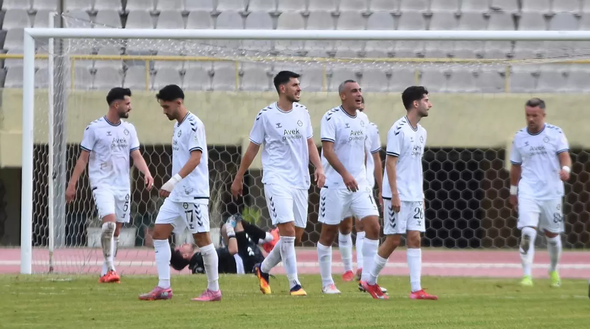 altayin kotu gidisi devam ediyor sokeye 4 1 maglup oldular 2QOug58g.jpg