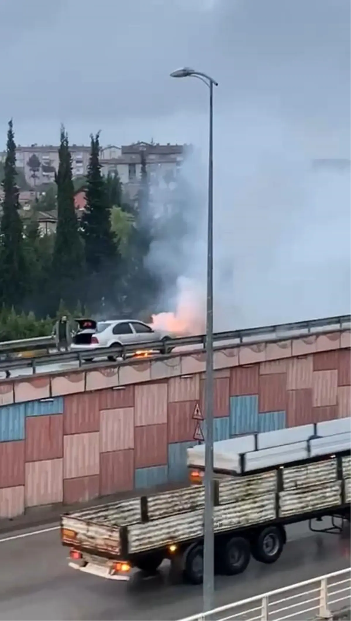 karabukte seyir halindeki otomobilde yangin cikti Dis2eae5