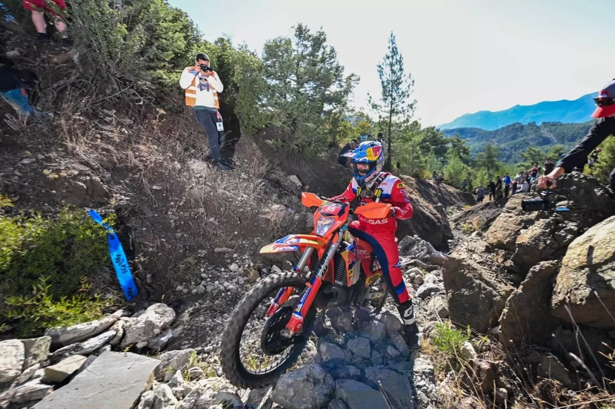 sea to sky enduro motosiklet yarisinin ikinci gunu tamamlandi JjHZJSxW