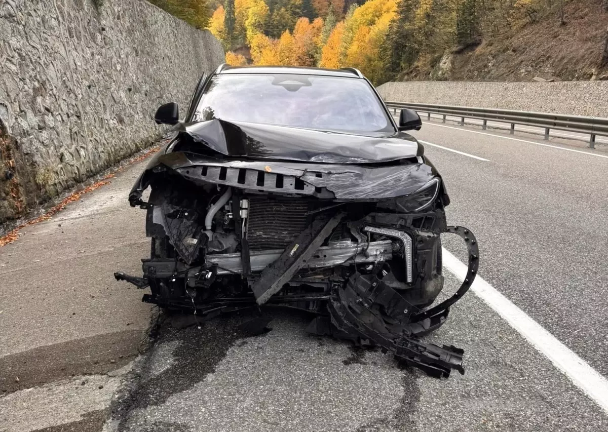 boluda elektrikli otomobil kazasi surucu yaralanmadi qZNrhFwW.jpg