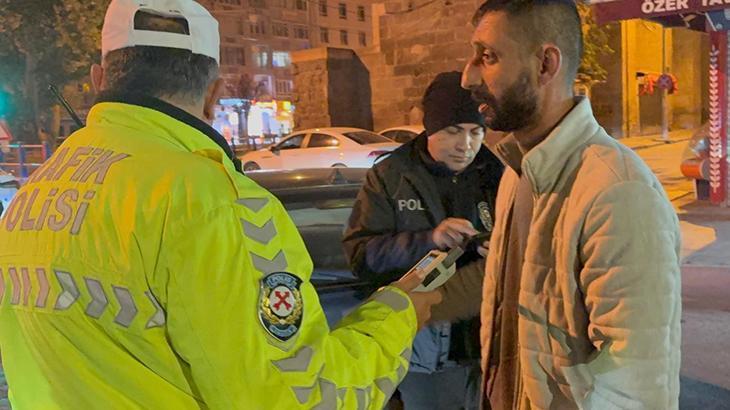 kayseride alkollu surucunun ilginc anlari ehliyet diye sosyal medyasini gosterdi INzEcXCO.jpg