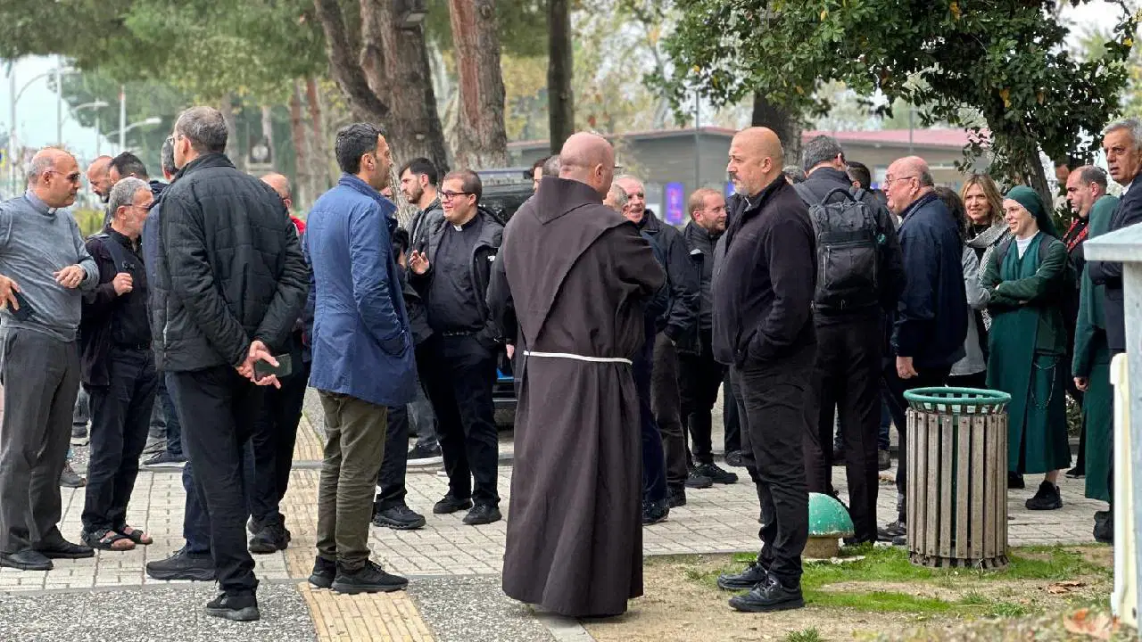 vatikan heyeti papanin ziyareti oncesi iznikte Cws89pb5.jpg