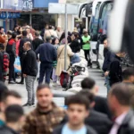 bayramda-memleket-gezisi-de-tatil-de-hayal-oldu-cocuklarin-karnini-bile-zor-doyuruyoruz-dAVRL4B6-1