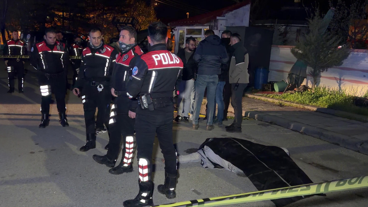Erzurum’da Cami Önünde Silahlı Olay: Genç Adam Başından Vurulmuş Halde Bulundu