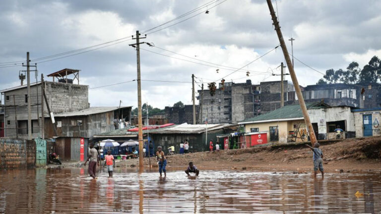 kenyada-sel-felaketi-cok-sayida-olu-var-Ne9bWZv7