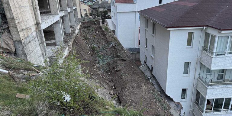 nevsehirde-istinat-duvari-coktu-bina-ve-anaokulu-tahliye-edildi-PR9R1a14