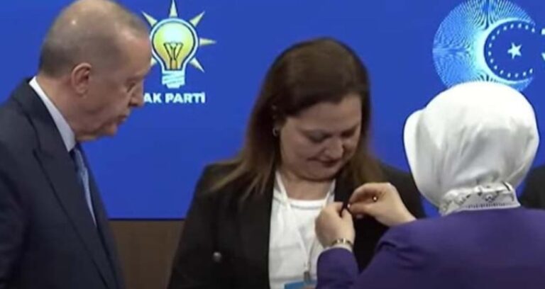 son-dakika-erdogan-duyurdu-burcu-koksal-akpye-katildi-yL1ZH13W
