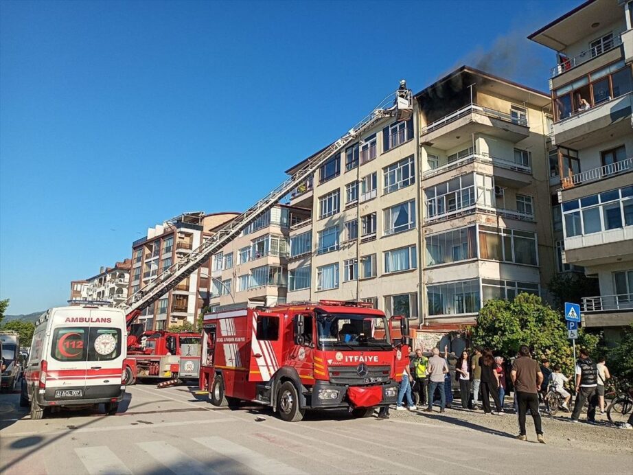 Karamürsel’de Yangın: Anne ve Çocuk Kurtarıldı