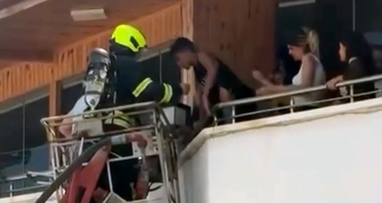 Otel odasinda yangin mahsur kalan 9 kisi kurtarildi EyZOjuFE
